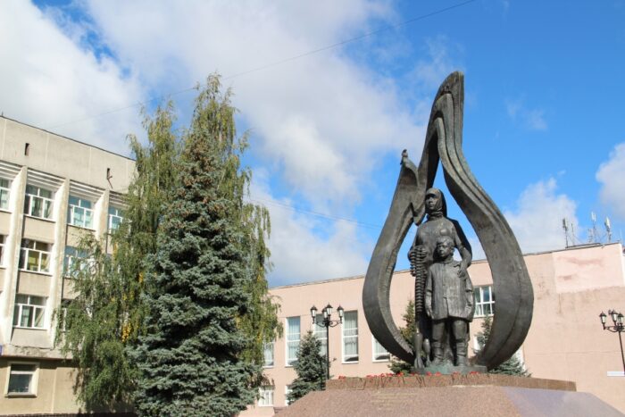 Памятник труженикам тыла «Слеза» в Костроме