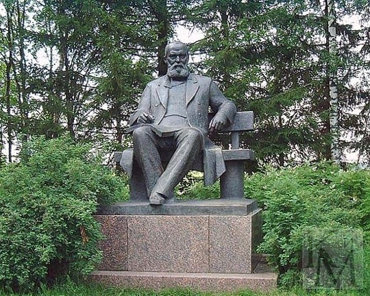Памятник Александру Островскому в Щелыково
