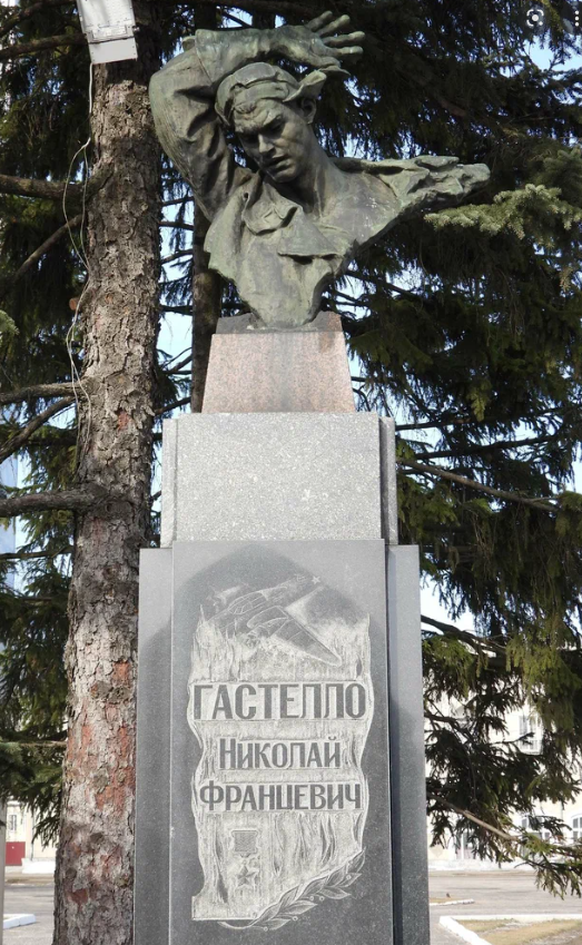 Памятник Николаю Гастелло в Муроме