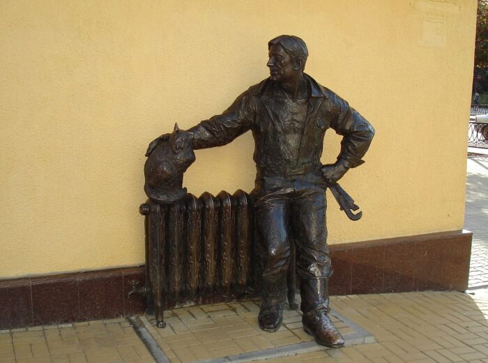 Памятник сантехнику в Ростове-на-Дону