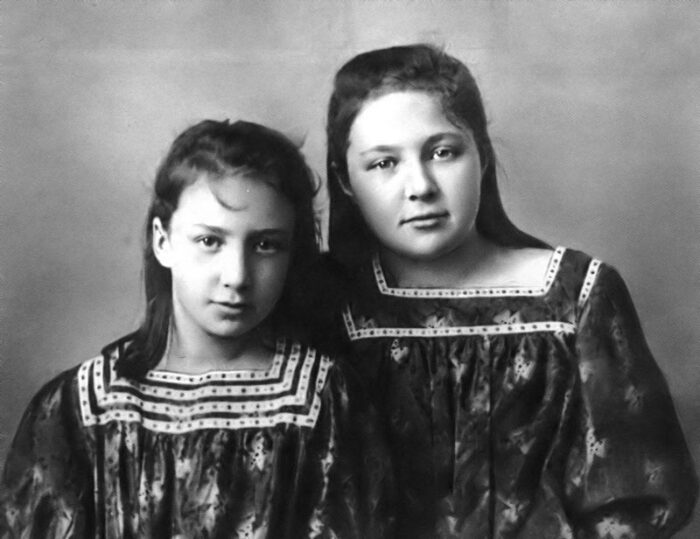 Анастасия и Марина Цветаевы, 1905