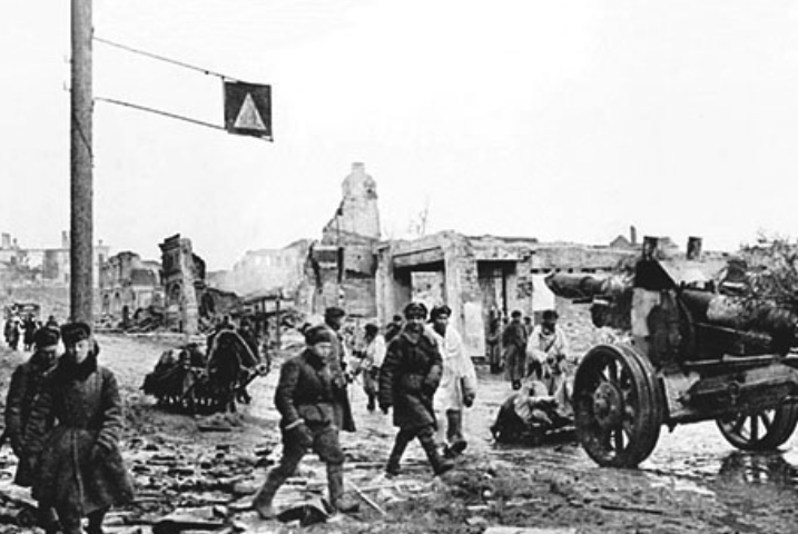 Красная Армия входит в Калинин 16 декабря 1941 г.