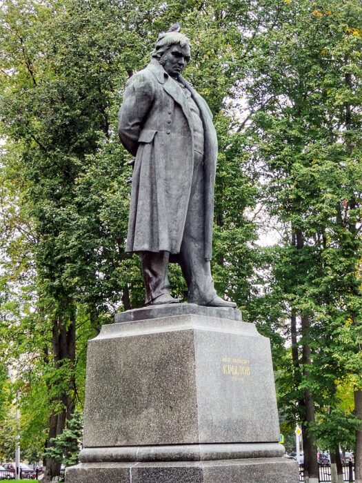 Памятник Ивану Крылову в Твери