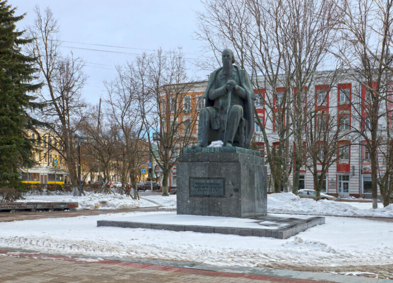 Памятник Салтыкову-Щедрину в Твери