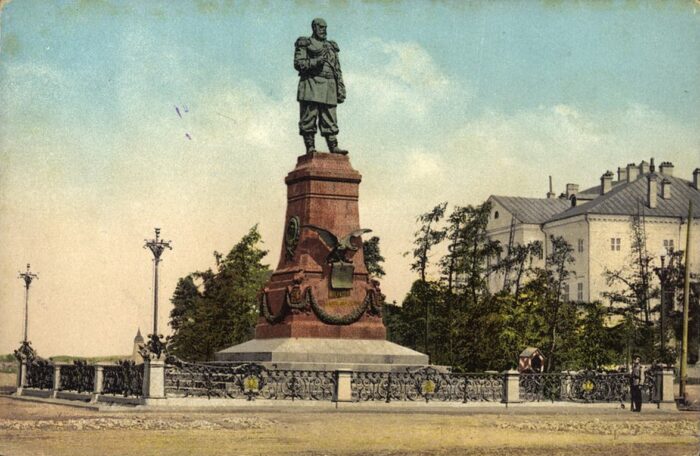 Памятник Александру III в Иркутске (примерно 1914 год)