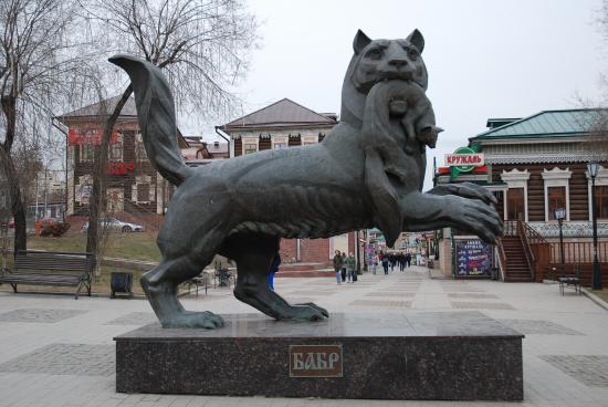 Скульптура "Бабр" в Иркутске