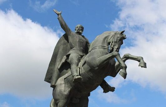 Памятник Оке Городовикову в Элисте