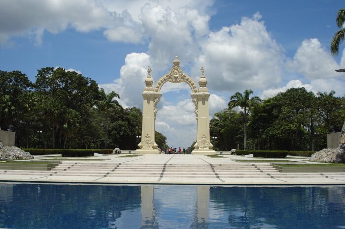Триумфальная арка Карабобо, построенная в ознаменование столетия победы Венесуэлы в битве
