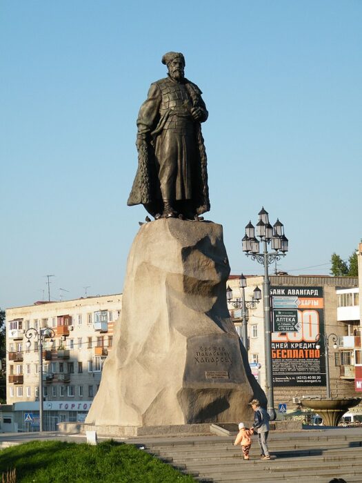 Памятник Ерофею Хабарову в Хабаровске