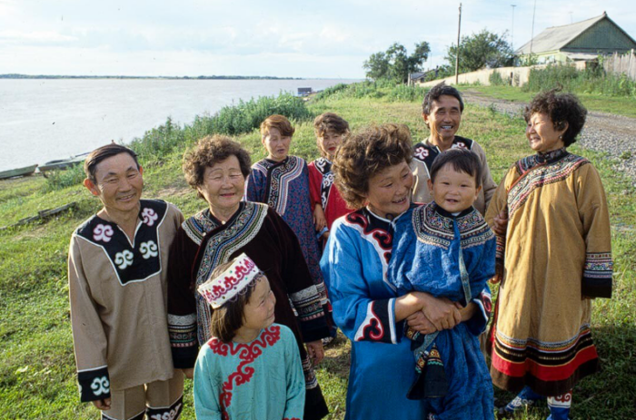 Многодетная семья Бельды из села Даерга. Нанайский район, 1987