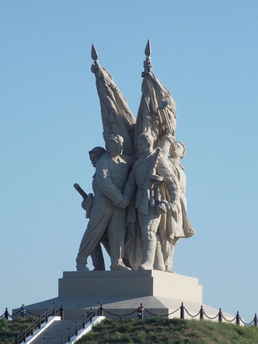 Монумент "Соединения фронтов"