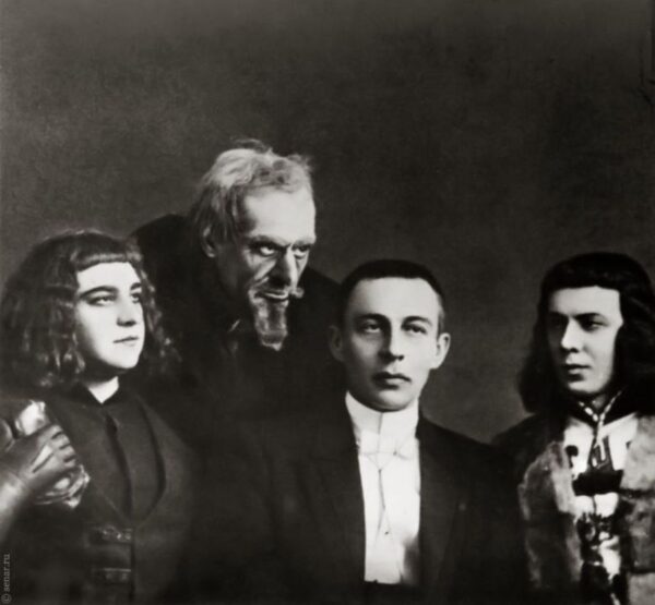 Рахманинов с первыми исполнителями оперы "Скупой рыцарь", 1906