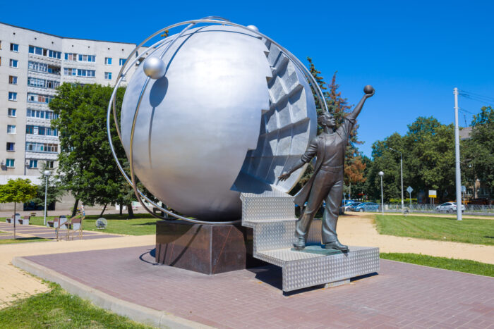 Памятник первопроходцам атомной энергетики в Обнинске