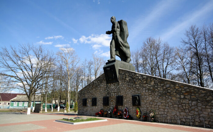 Памятник воинам-освободителям в городе Юхнов