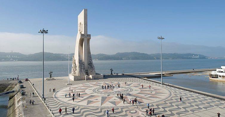 Памятник первооткрывателям в Лиссабоне