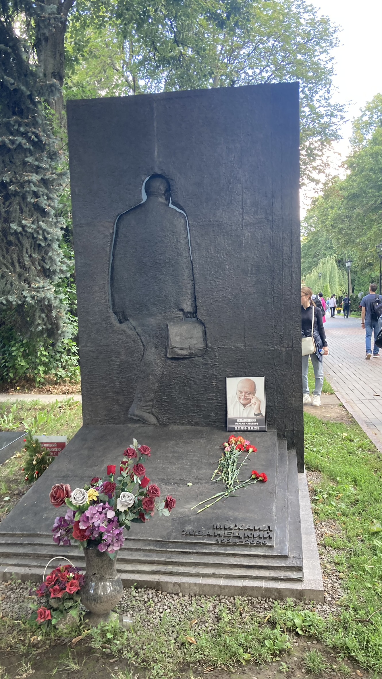 Могила Михаила Жванецкого