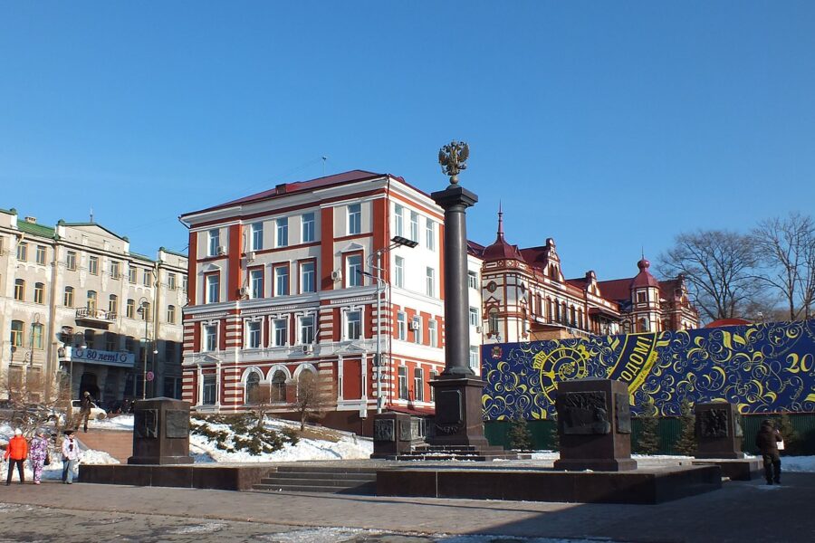 Cтела "Город воинской славы" во Владивостоке