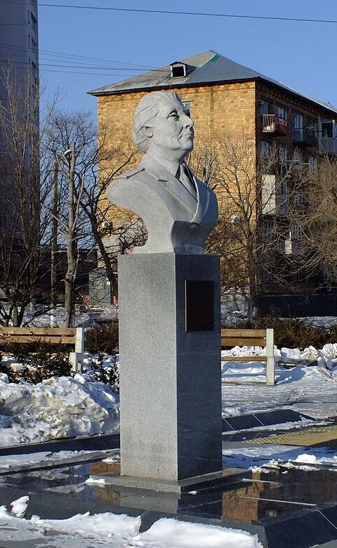 Бюст Анны Щетининой во Владивостоке