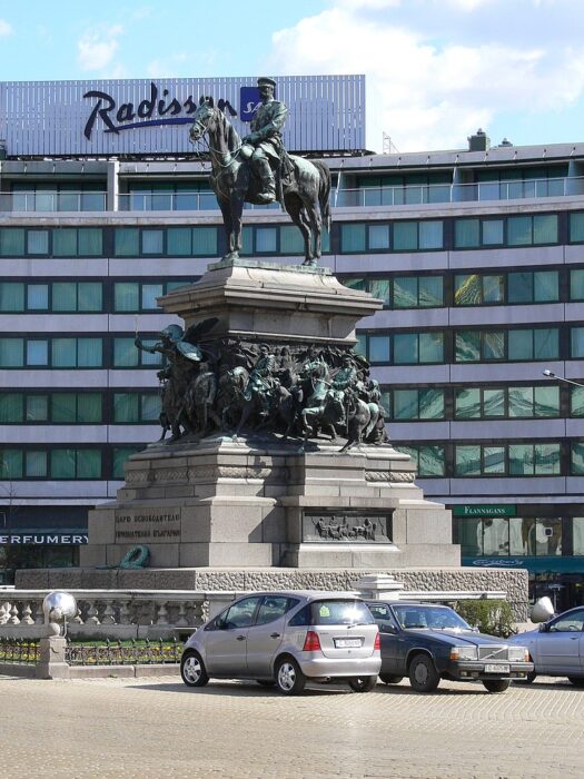 Памятник Царю-освободителю на площади Парламента в Софии, Болгария
