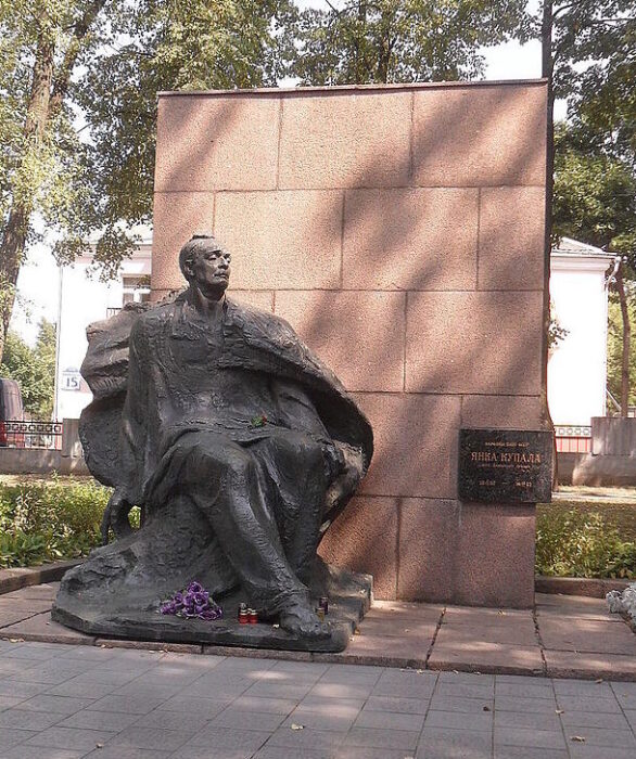 Могила Янки Купалы на Военном кладбище Минска
