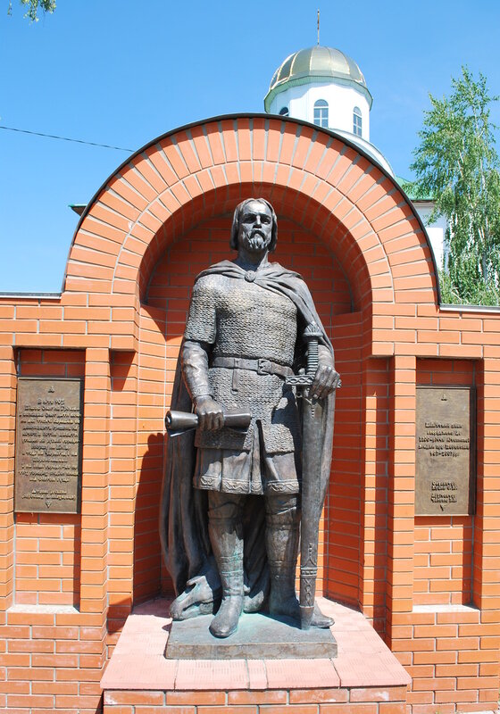 Памятник Вещему Олегу в г. Переяслав