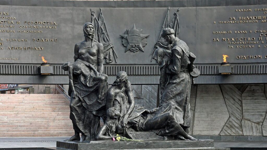 Скульптурная композиция "Блокада" (Монумент героическим защитникам Ленинграда)