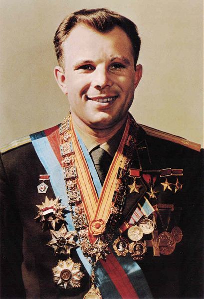 Парадный портрет Юрия Гагарина с наградами