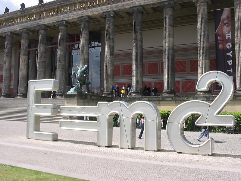 "Теория относительности", одна из шести скульптур в ансамбле Walk of Ideas в Берлине в 2006 году